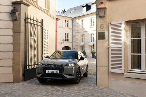 Prehľad modernizovaného elektrického crossoveru DS 3 E-Tense