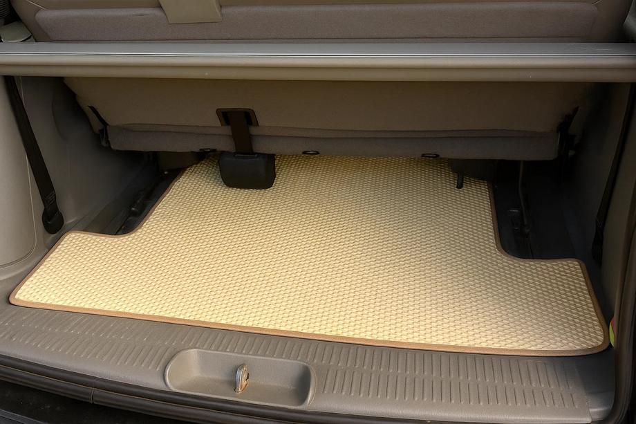 Chrysler Voyager 2001–2007 Vanička do kufra (EVA, béžová) Image