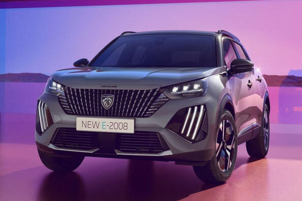 Peugeot e-2008: prehľad modernizovaného kompaktného elektromobilu