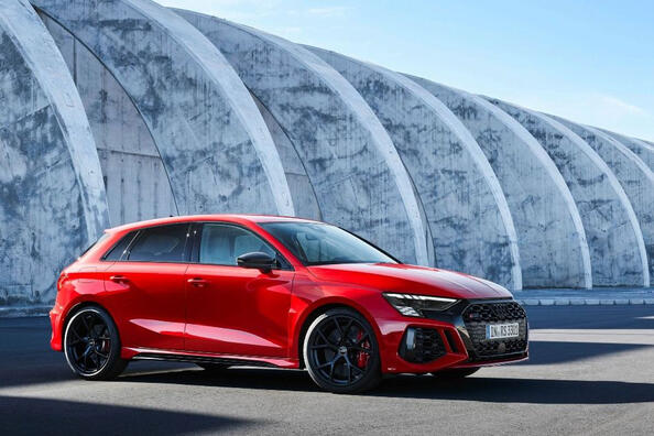 Audi RS 3 Sportback: prehľad nabitého hatchbacku