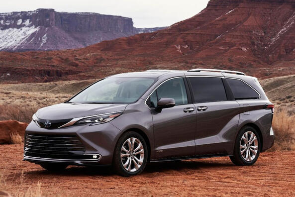 Prehľad štvrtej generácie minivanu Toyota Sienna