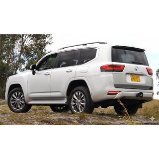 Zadné obrysové svetlá (LED) Toyota Land Cruiser 300 2021– fotografia 2