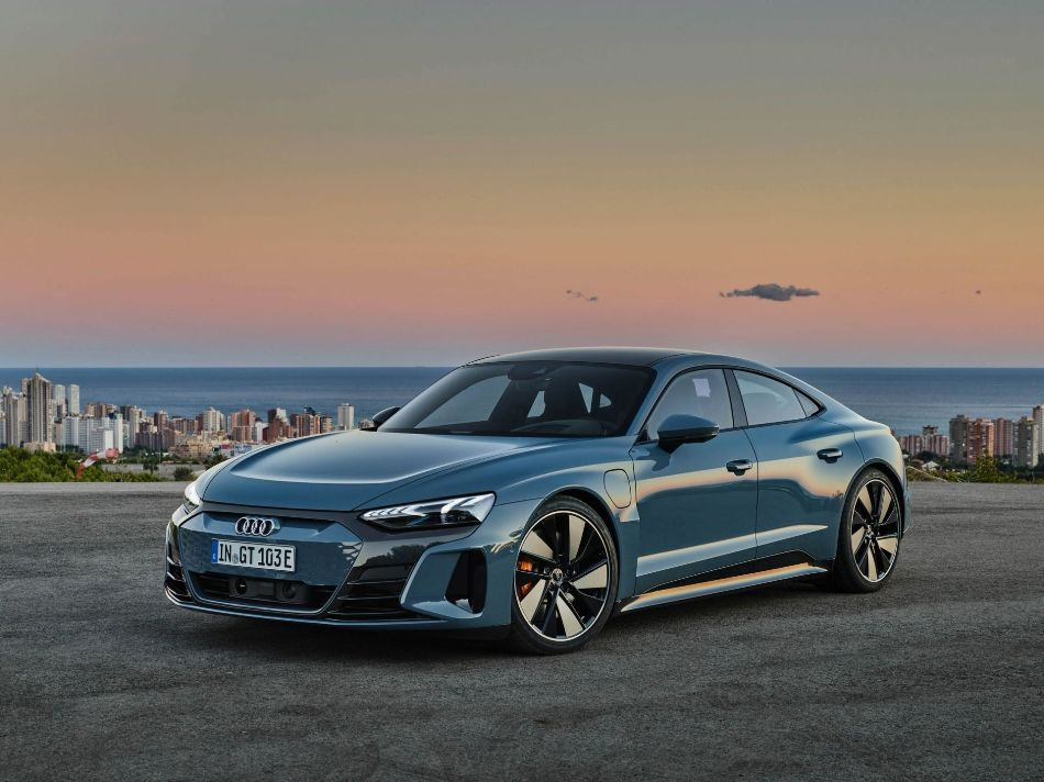 Recenzia elektrického športového sedanu Audi e-tron GT quattro
