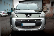 Peugeot Partner Tepee 2008–2018 Nerezové lišty na mriežku (2-dielne) Carmos - turecká oceľ fotografia 1