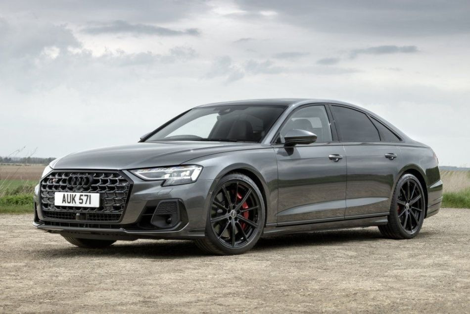 Modernizovaný športový sedan Audi S8