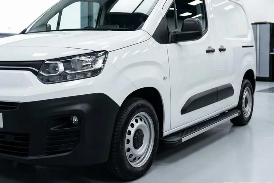 Fiat Doblo III 2023– Bočné prahy Maya V1 (2 ks, hliník) Image