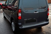 Peugeot Partner Tepee 2008–2018 Nerezové lišty na zadný nárazník OmsaLine fotografia 4