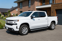 Chevrolet Silverado 2019– Bočné nášľapy Tayga Grey (2 ks, hliník) fotografia 1