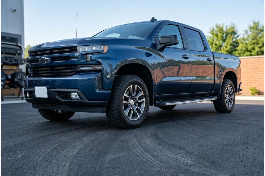 Chevrolet Silverado 2019– Bočné prahy Maya V1 (2 ks, hliník) Image