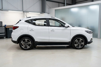 MG ZS 2017–2024 Bočné nášľapy BlackLine (2 ks, hliník) fotografia 1