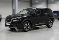 Nissan X-trail T33/Rogue 2022– Bočné nášľapy Maya V1 (2 ks, hliník) fotografia 1