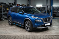 Nissan X-trail T33/Rogue 2022– Bočné nášľapy Maya Blue (2 ks, hliník) fotografia 1