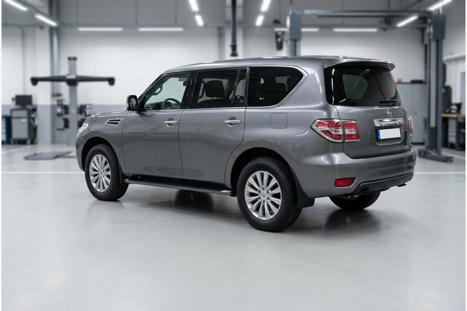 Nissan Armada 2016–2024 Bočné nášľapy Bosphore Black (2 ks, hliník) Image