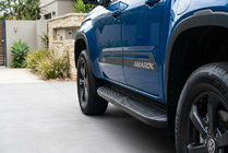 Volkswagen Amarok 2022– Bočné prahy Tayga Black (2 ks, hliník) fotografia 1