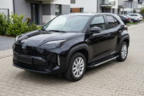 Toyota Yaris/Yaris Cross (XP210) 2020– Bočné nášľapy RedLine V1 (2 ks, hliník) fotografia 1