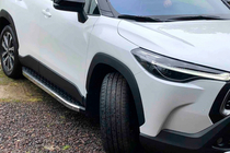 Toyota Corolla Cross 2020– Bočné nášľapy BlackLine (2 ks, hliník) fotografia 1