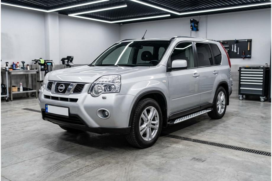 Nissan X-trail T31 2007–2014 Bočné nášľapy Shining V1 (2 ks, hliník) Fotografia 1