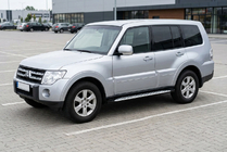 Mitsubishi Pajero Wagon IV 2006–2021 Bočné nášľapy Shining V1 (2 ks, hliník) fotografia 1