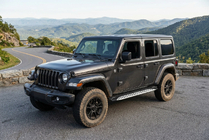 Jeep Wrangler 2018– Bočné nášľapy Shining V1 (2 ks, hliník) fotografia 1