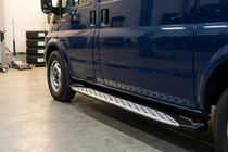 Ford Transit 2000–2014 Bočné nášľapy Shining V1, L1 (krátke) (2 ks, hliník) fotografia 1