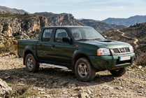 Nissan NP300 1999–2015 Bočné nášľapy Shining V1 (2 ks, hliník) fotografia 1