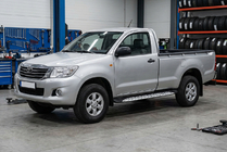 Toyota Hilux 2006–2015 Bočné nášľapy Shining V1 (2 ks, hliník) fotografia 1