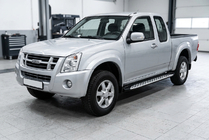 Isuzu D-Max 2002–2011 Bočné nášľapy Shining V1 (2 ks, hliník) fotografia 1