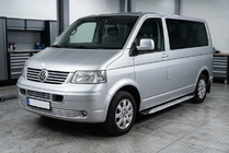 Volkswagen T5 Transporter 2003–2010 Bočné nášľapy Shining V1 (2 ks, hliník) Krátky rázvor fotografia 1