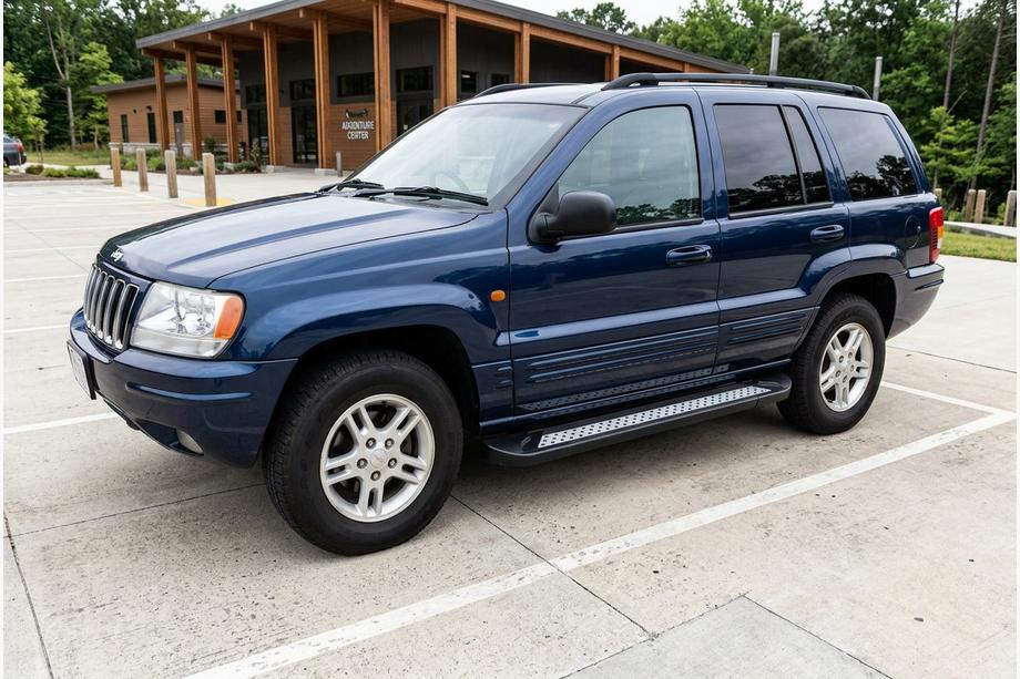 Jeep Grand Cherokee WJ 1999–2004 Bočné nášľapy Vision New Black (2 ks, hliník) Fotografia 1