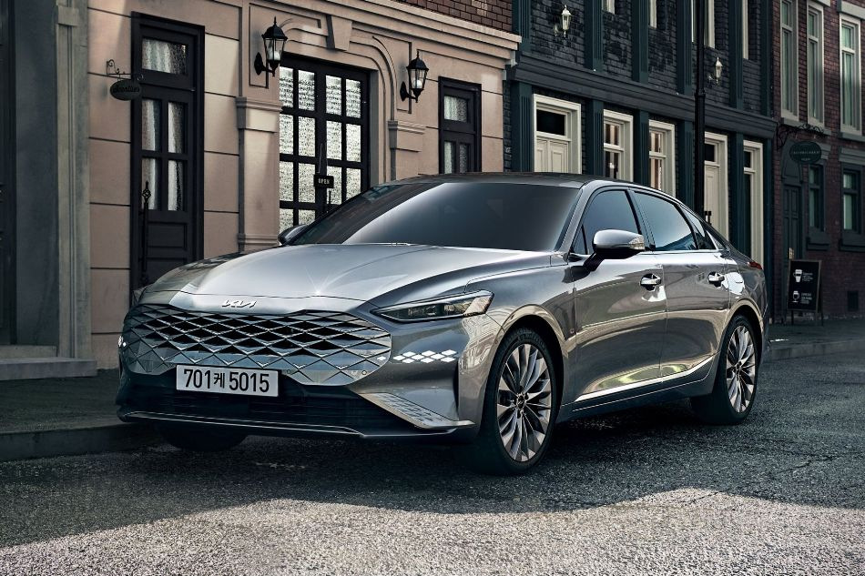 KIA K8: vlajková loď medzi sedanmi s ambíciami