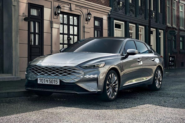 KIA K8: vlajková loď medzi sedanmi s ambíciami