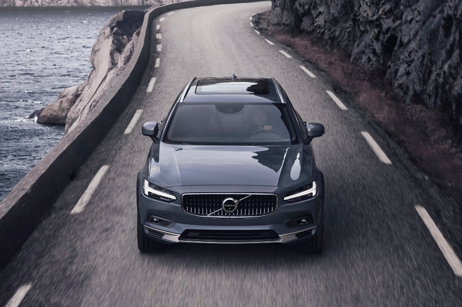 Volvo V90 Cross Country: prehľad zvýšene priechodného kombi