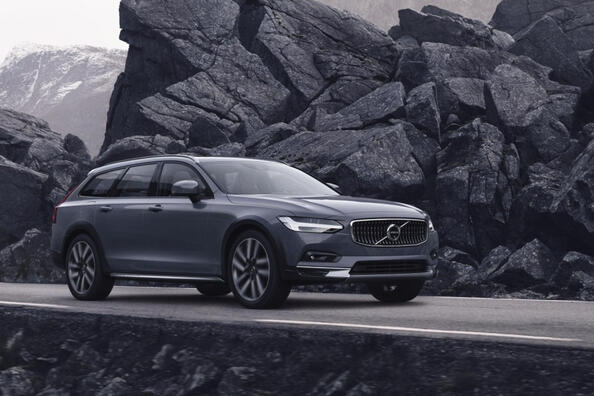 Volvo V90 Cross Country: prehľad zvýšene priechodného kombi Fotografia 3