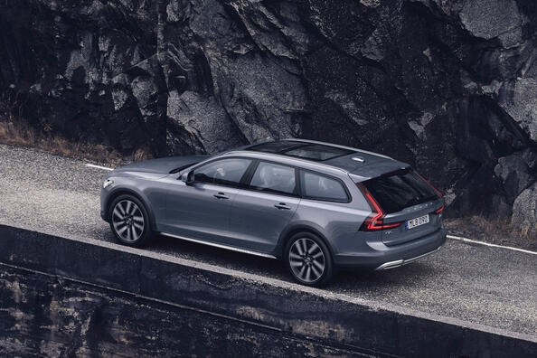 Volvo V90 Cross Country: prehľad zvýšene priechodného kombi Fotografia 2