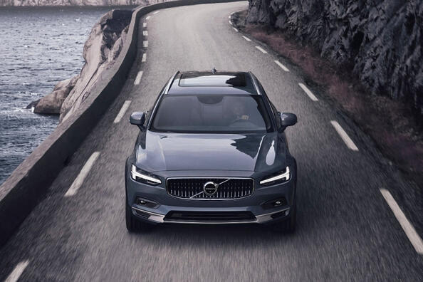 Volvo V90 Cross Country: prehľad zvýšene priechodného kombi Fotografia 1
