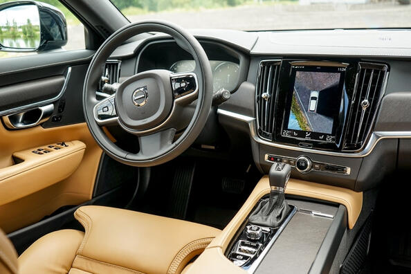 Volvo V90 Cross Country: prehľad zvýšene priechodného kombi Fotografia 5
