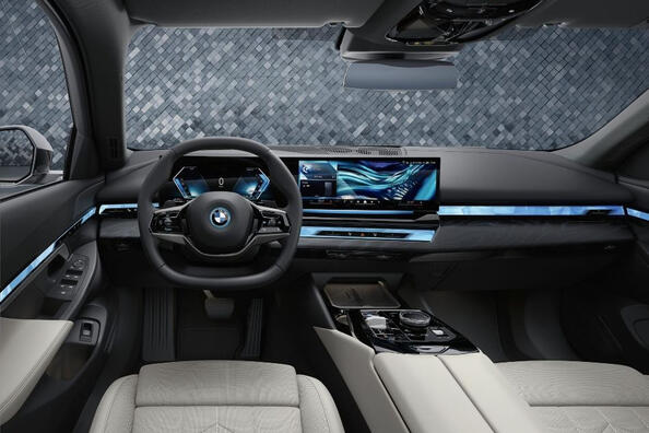 BMW 5 Series: biznis sedan novej generácie Fotografia 5