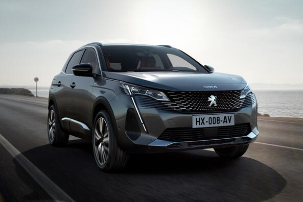 Test modernizovaného crossoveru Peugeot 3008 druhej generácie Fotografia 3