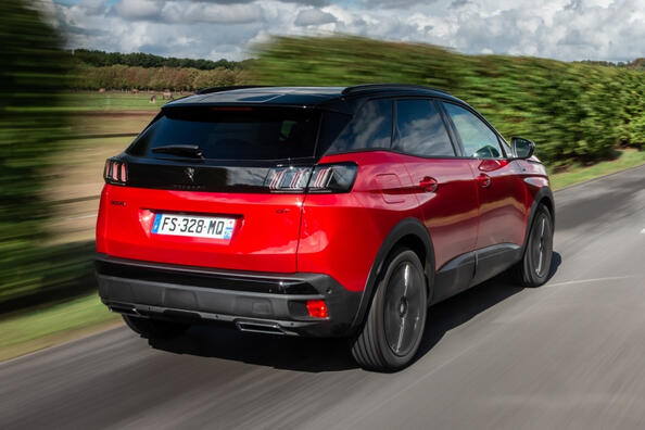 Test modernizovaného crossoveru Peugeot 3008 druhej generácie Fotografia 4