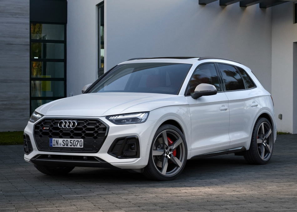 Recenzia modernizovaného športového crossovera Audi SQ5