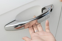 Audi Q5 2008–2017 Kryty kľučiek dverí s tlačidlami (4 ks, nerez) fotografia 2