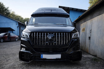 Mercedes Sprinter W907/W910 2018– Predný nárazník s mriežkou V2 (AMG) fotografia 1