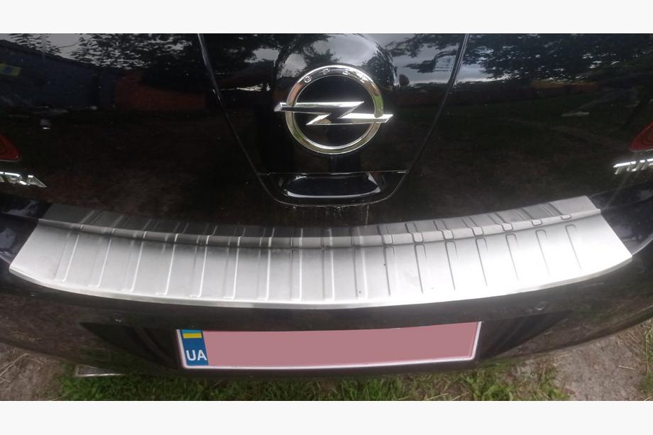 Opel Astra J 2009–2015 Ochranná lišta na zadný nárazník Carmos (HB) (nerez) Image