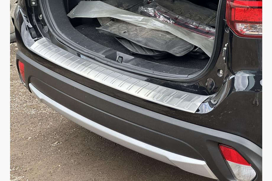 Mitsubishi Outlander 2012–2021 Nerezová lišta na zadný nárazník 2015-2021 Carmos (nerez) Image