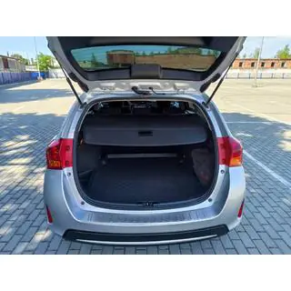 Nerezová ochranná lišta zadného nárazníka Carmos (SW) Toyota Auris 2012–2018 fotografia 4