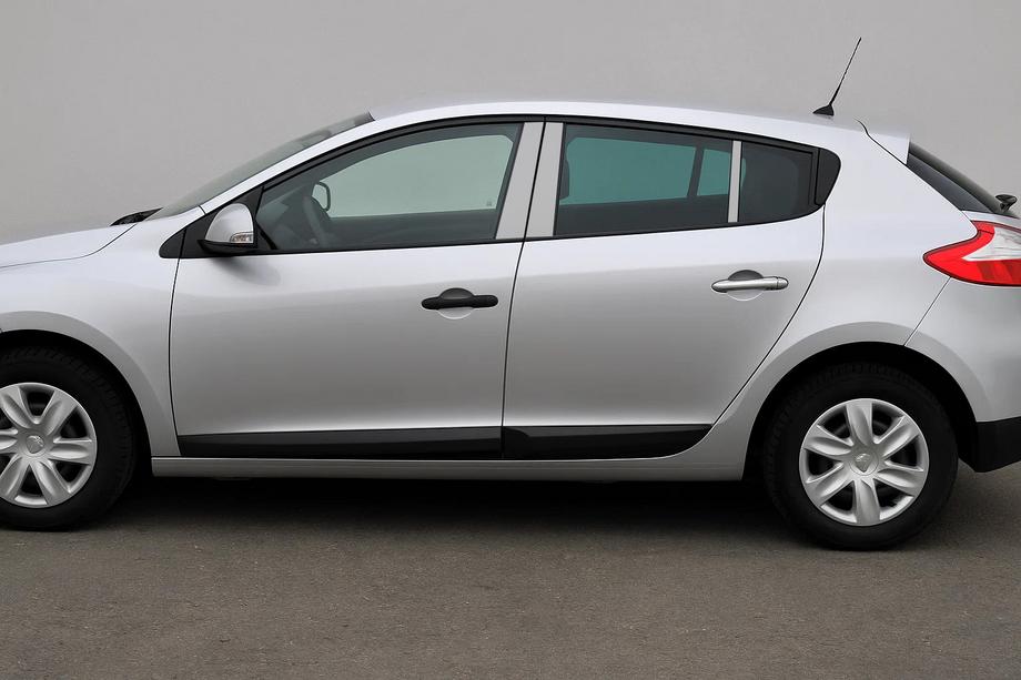 Renault Megane III 2009–2016 Nerezové kryty stĺpikov dverí Image