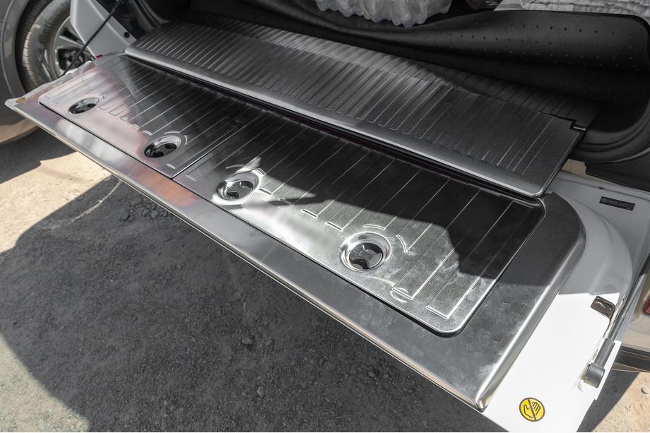 Toyota Land Cruiser 200 2007–2021 Sada vložiek do kufra (nerezová oceľ) Fotografia 8