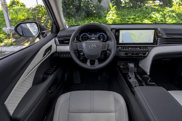 Toyota Camry 9. generácia: komfort a technológie novej úrovne Fotografia 6