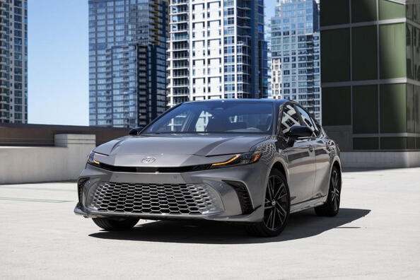 Toyota Camry 9. generácia: komfort a technológie novej úrovne Fotografia 2