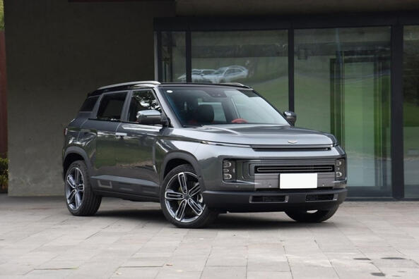 Geely ICON: štýlový a technologický hybridný crossover